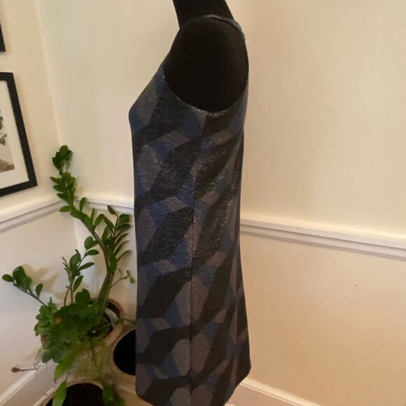 Elie Tahari Geometric Print Halter short Dress in Blue, Gray, and Black | Size 6 - Picture 3 of 9